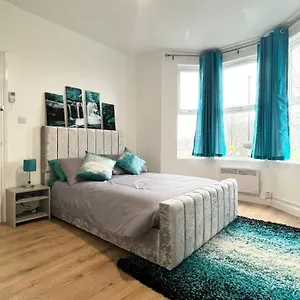 Cosy Private Studio In London Apartment